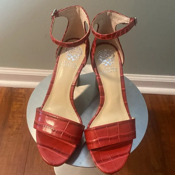 NEW VINCE CAMUTO RED ALLIGATOR LEATHER SANDAL - Picture 2 of 12